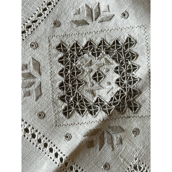Madeira Linen Tablecloth With Embroidery Cutwork Pulled Thread Beige 33.5x32.75 - Picture 2 of 12